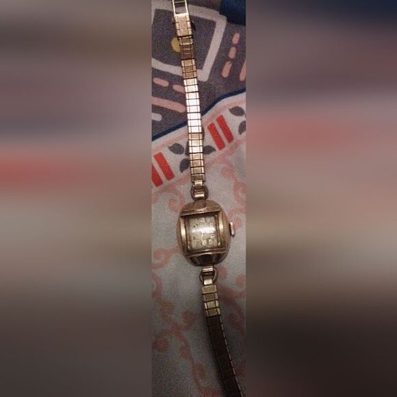 Elegant Vintage Benrus Ladies’ Watch - 10K RGP - Picture 1 of 6